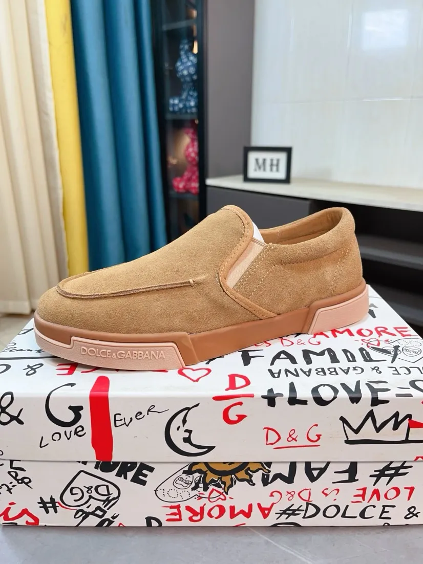 Men's shoes 💰440🌹🌹"Dolce & Gabbana DG" original imported first-layer cowhide ➕ sheepskin lining, light on the foot, comfortable, versatile, original special outsole 🔥favored by trendy men, welcome to compare quality 🔥exquisite luxury, super A level! Version comparison, no difference at all! Code number 38-46